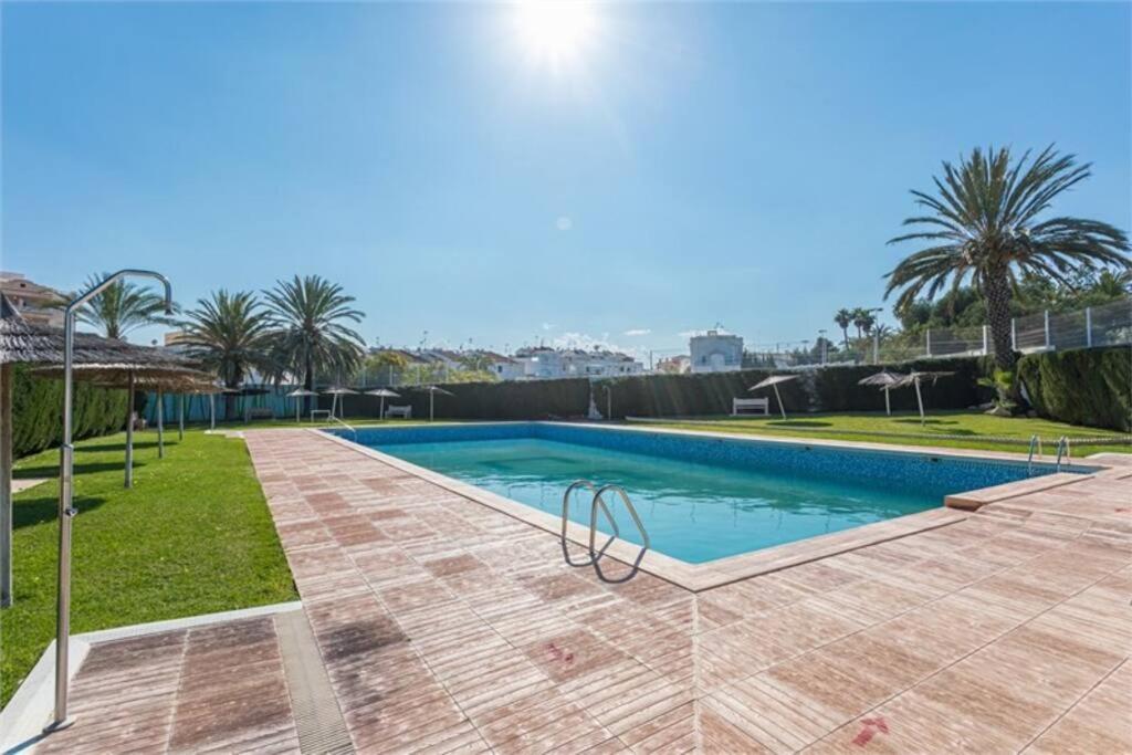Beautiful Apartment With 2 Bedrooms Close To Beach Torrevieja Exterior foto
